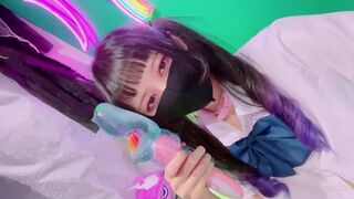 Silent Masturbating: Housemate Beware! Ultra-Thick Vibe保密