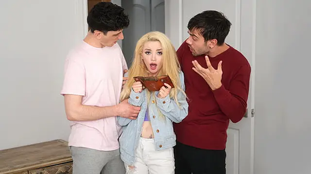 boyfriends dominate Lola Fae′s tight ass🍑 with thick dicks in wild butt🍑 sex trio