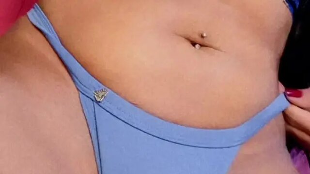 Gostosa morena gets double stuffed in amateur threesome