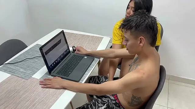 Mi hermanastra tímida se deja seducir con una follada intensa y llena de deseo