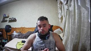 Настоящий Скуф радует себя