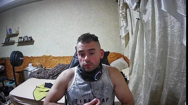 Hot mom with giant ass enjoys her juicy anal hole filled