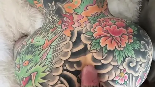 Hard To Miss Once It′s In (Tiger Lilly)