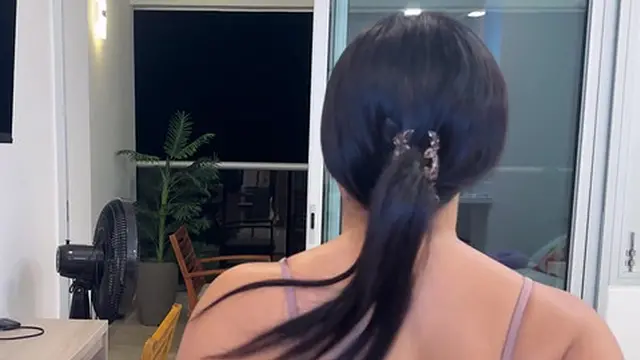 Vecina deseaba follarme y vino a mi casa con excusas &mdash;  aprovechando que mi pareja no estaba