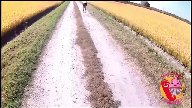 Ladymuffin in camporella con la canaglia