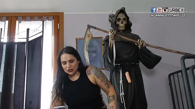 Italian porno novel with 40k visualizations: Ass fuck, strap-on, and Italian stories