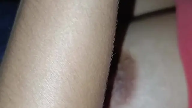 Le chupo las ricas tetas a mí compañera de universidad