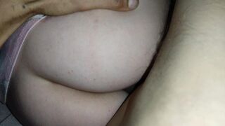 Братик Трахнул Маленькую Сводную Сестру на Кровати Родителей - TabooRoom