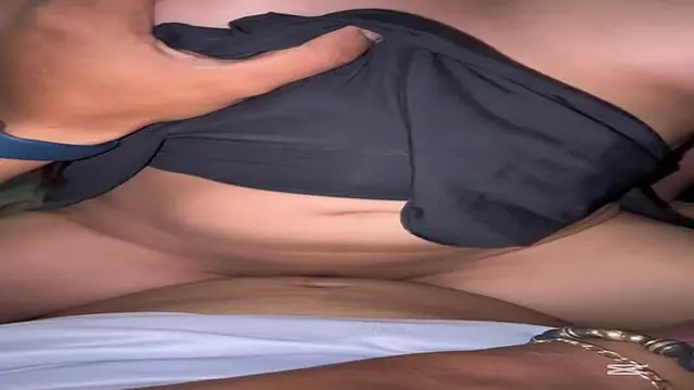 Cariñosita morena con culonas y tetas grandes disfruta de un polvo salvaje