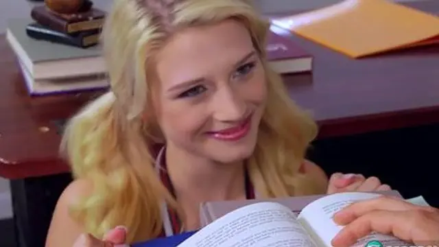 Aubrey Gold′s Juicy Cheerleader C**k Sucking Session